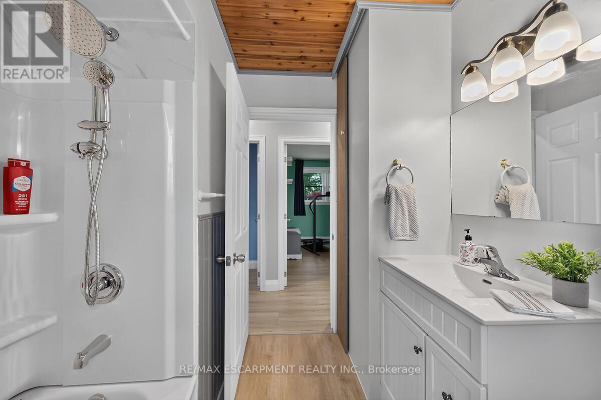 7344 Dickenson Road E, Hamilton, ON