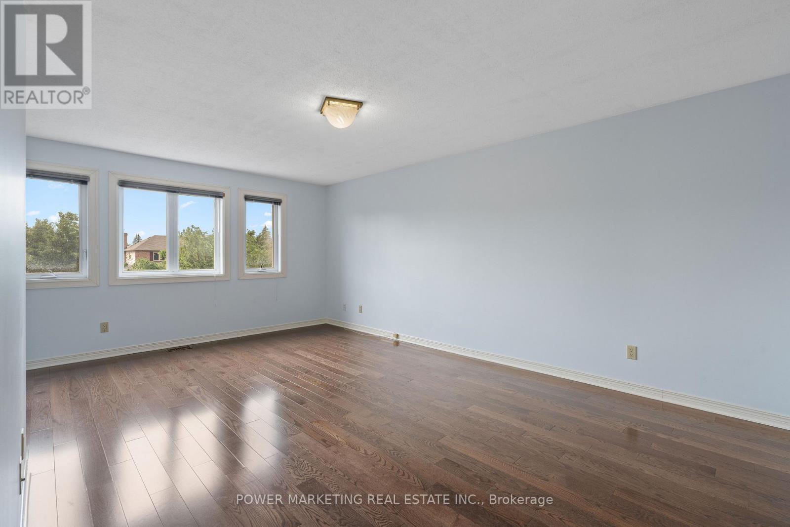 1552 Blohm Drive, Ottawa, ON