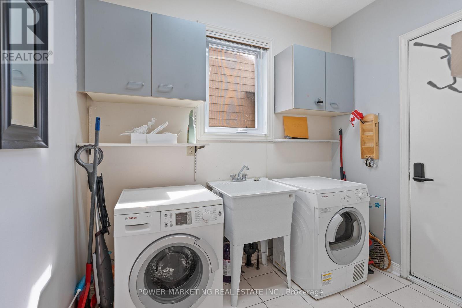1552 Blohm Drive, Ottawa, ON