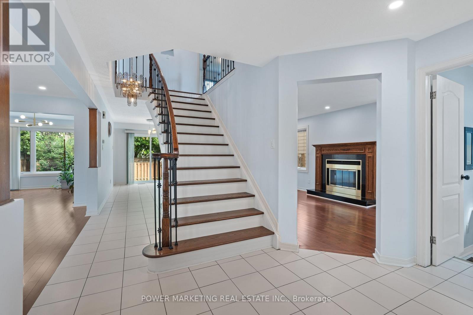 1552 Blohm Drive, Ottawa, ON