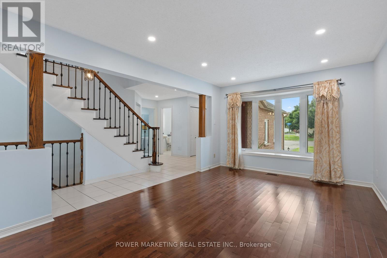 1552 Blohm Drive, Ottawa, ON