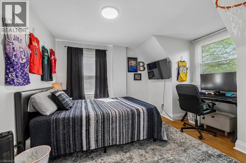Room featuring a window with blinds, wood-finish flooring, and a flush-mount ceiling light - 80 Maclennan Avenue, Hamilton, ON - Indoor Photo Showing Bedroom