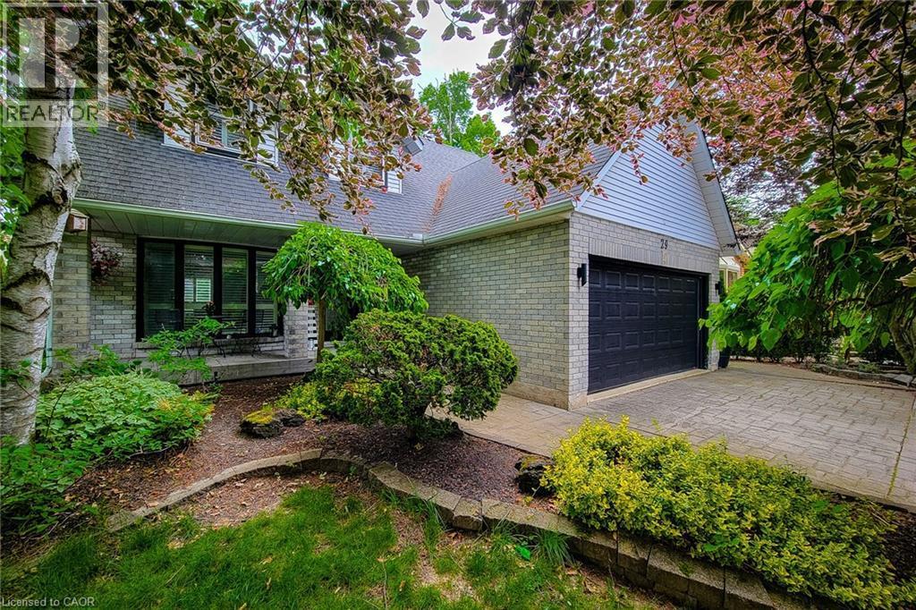 Brick and siding exterior featuring a dark asphalt shingle roof - 29 Woodside Square, Fonthill, ON - Outdoor