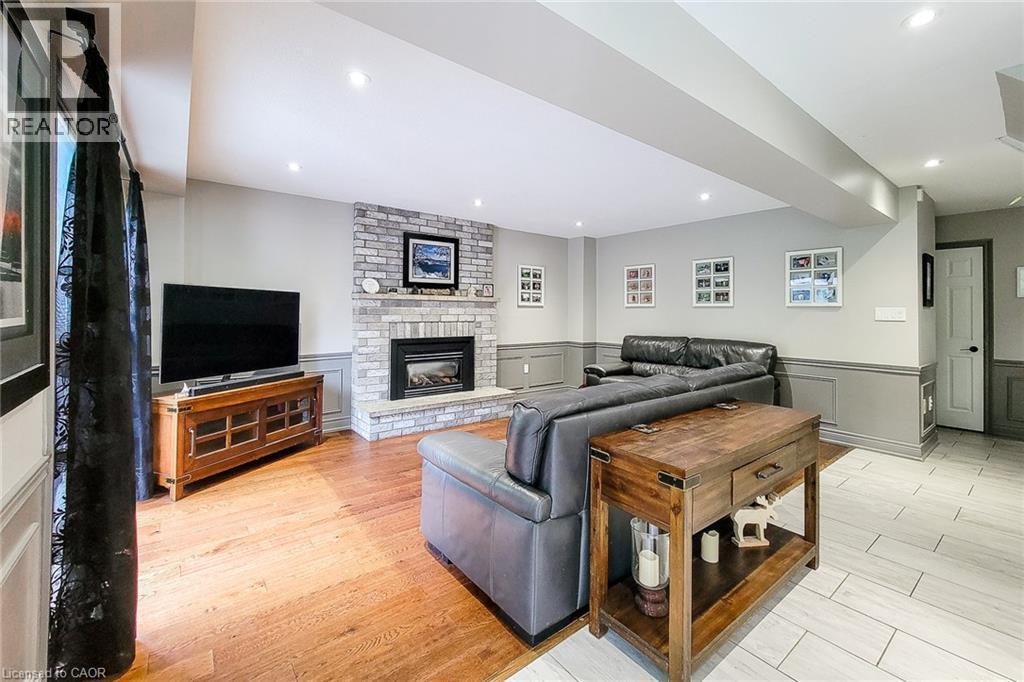 Living room - 29 Woodside Square, Fonthill, ON - Indoor With Fireplace