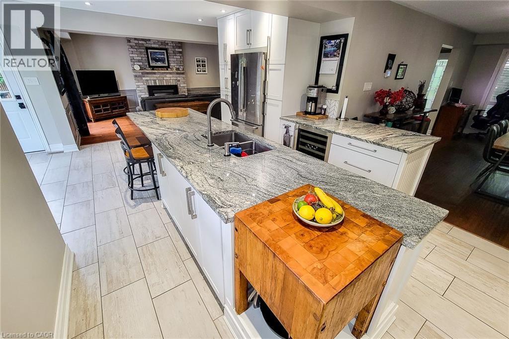Kitchen - 29 Woodside Square, Fonthill, ON - Indoor With Fireplace