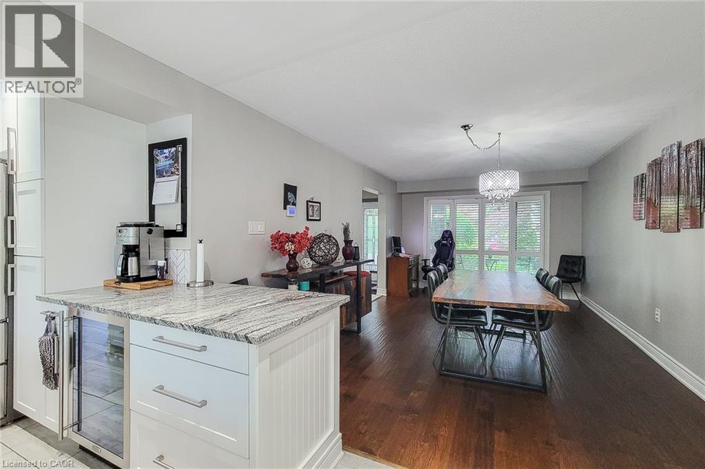 29 Woodside Square, Fonthill, ON - Indoor Photo Showing Kitchen
