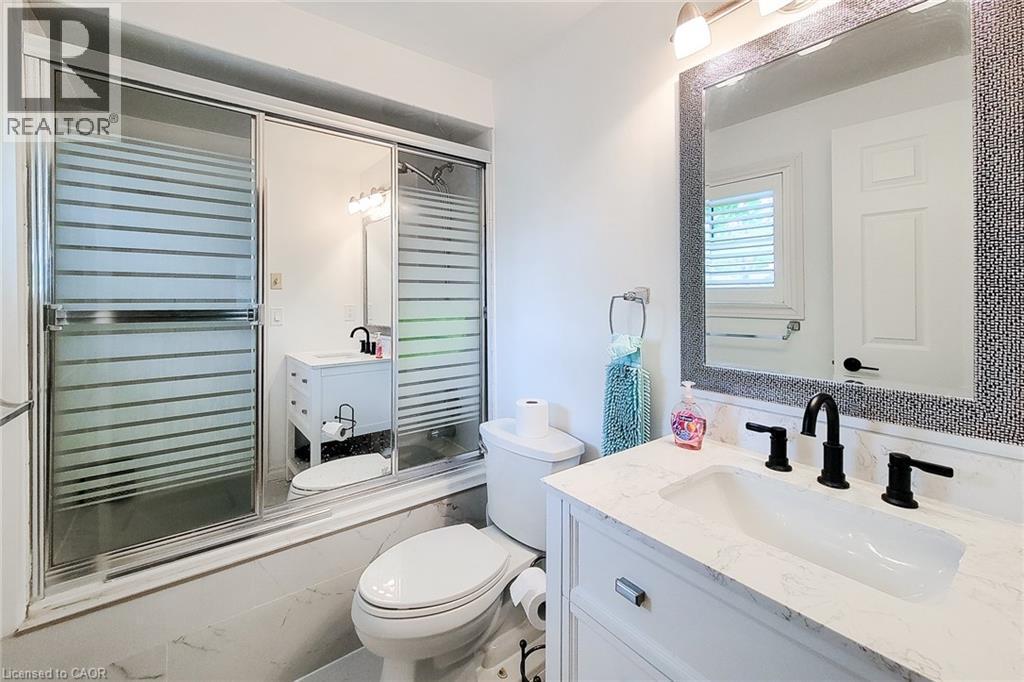 Bathroom - 29 Woodside Square, Fonthill, ON - Indoor Photo Showing Bathroom