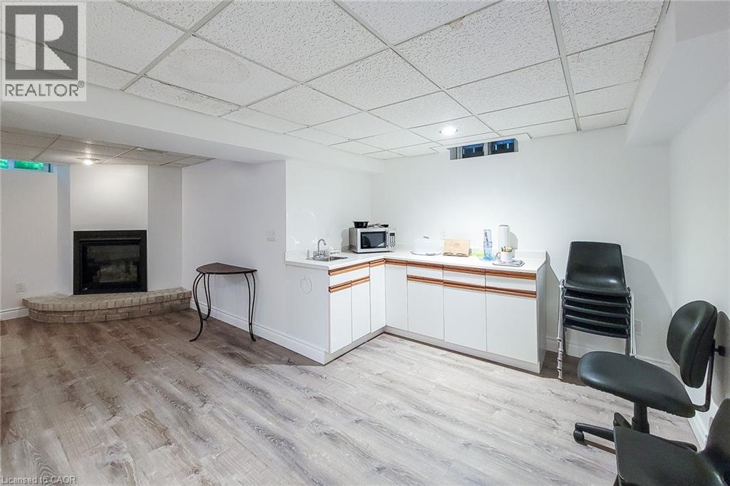 29 Woodside Square, Fonthill, ON - Indoor With Fireplace