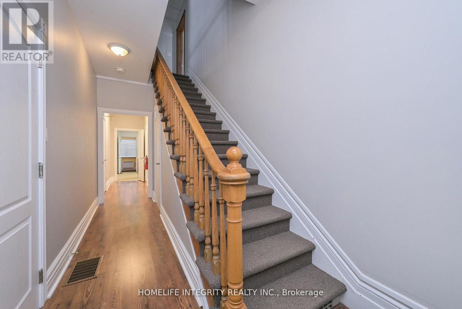 25 Berczy Street, Barrie, ON