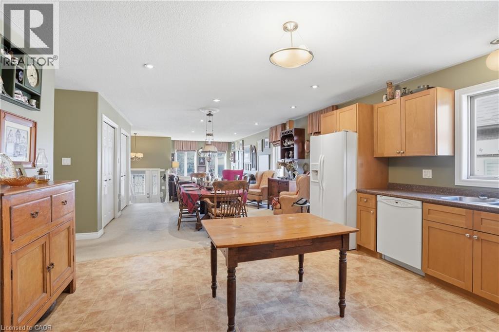 9 Pace Avenue, Brantford, ON - Indoor Photo Showing Kitchen