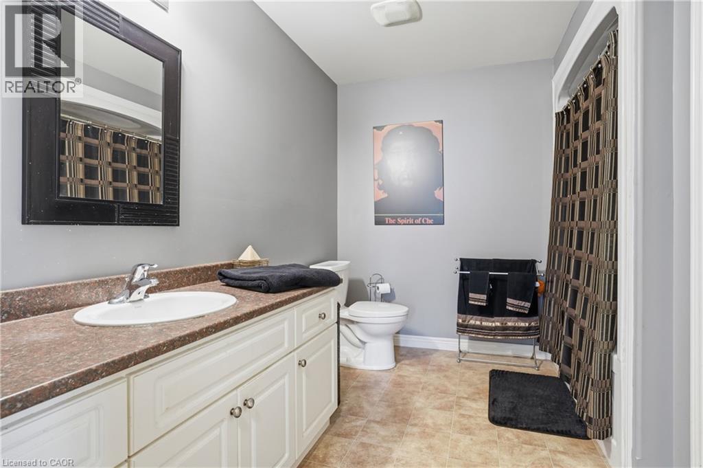9 Pace Avenue, Brantford, ON - Indoor Photo Showing Bathroom