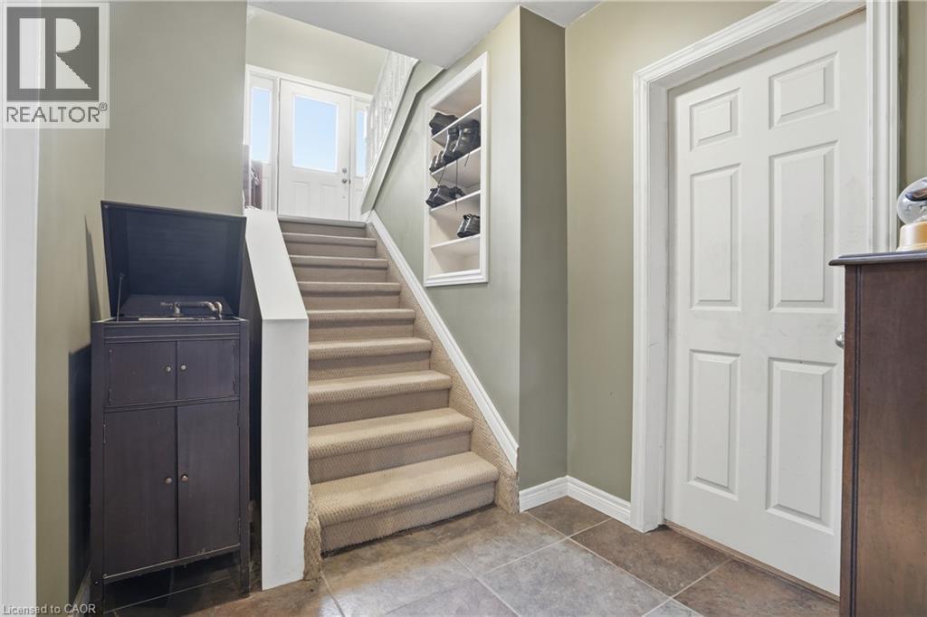 9 Pace Avenue, Brantford, ON - Indoor Photo Showing Other Room