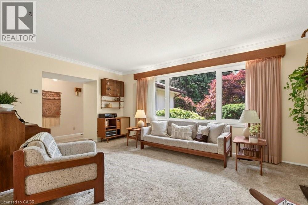 803 Montgomery Drive, Ancaster, ON - Indoor Photo Showing Living Room