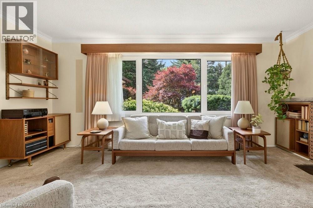 803 Montgomery Drive, Ancaster, ON - Indoor Photo Showing Living Room