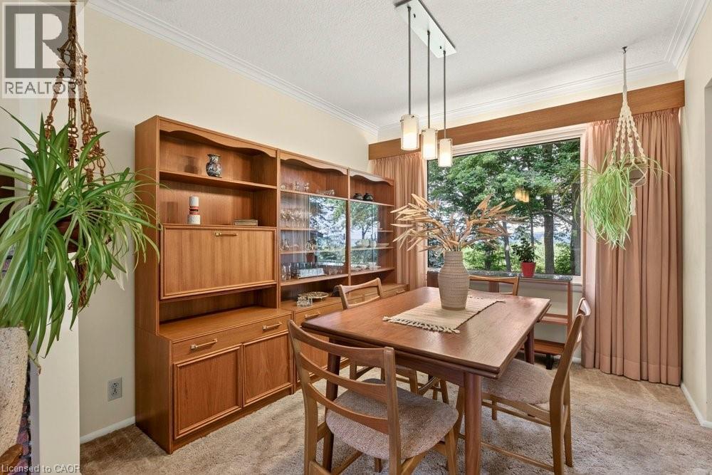 803 Montgomery Drive, Ancaster, ON - Indoor Photo Showing Dining Room