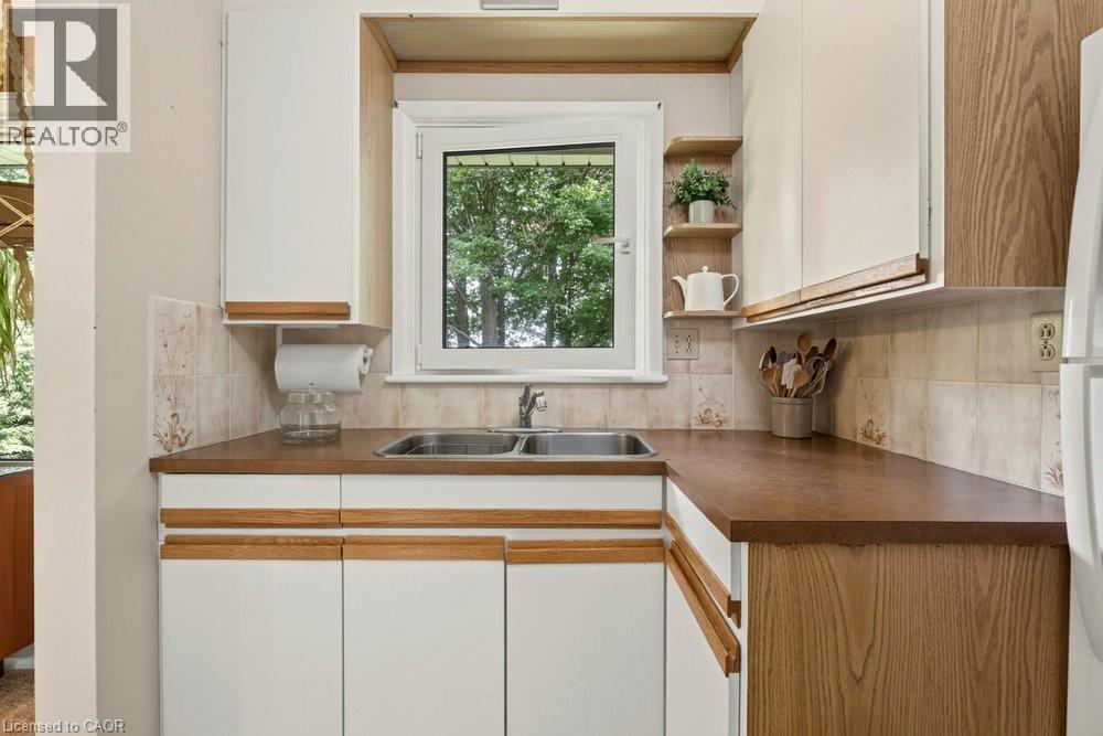 803 Montgomery Drive, Ancaster, ON - Indoor Photo Showing Kitchen With Double Sink