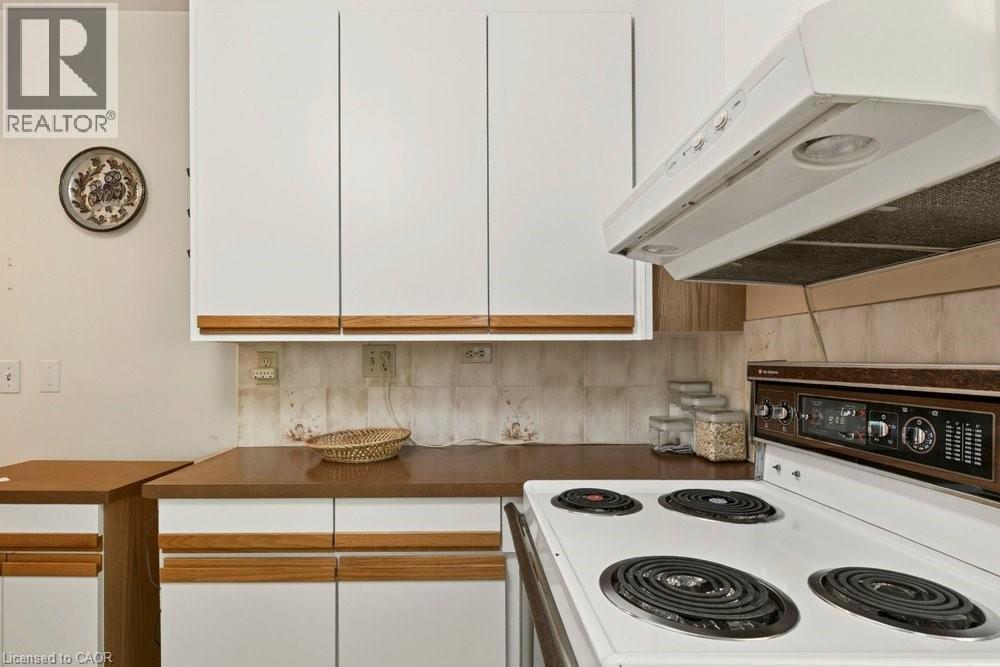 803 Montgomery Drive, Ancaster, ON - Indoor Photo Showing Kitchen