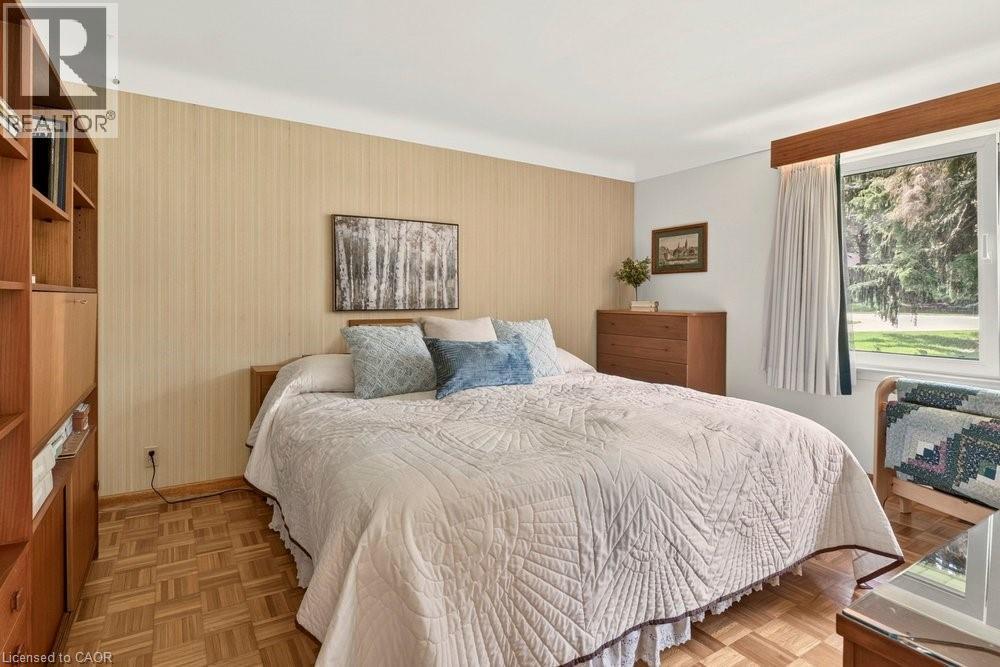 803 Montgomery Drive, Ancaster, ON - Indoor Photo Showing Bedroom