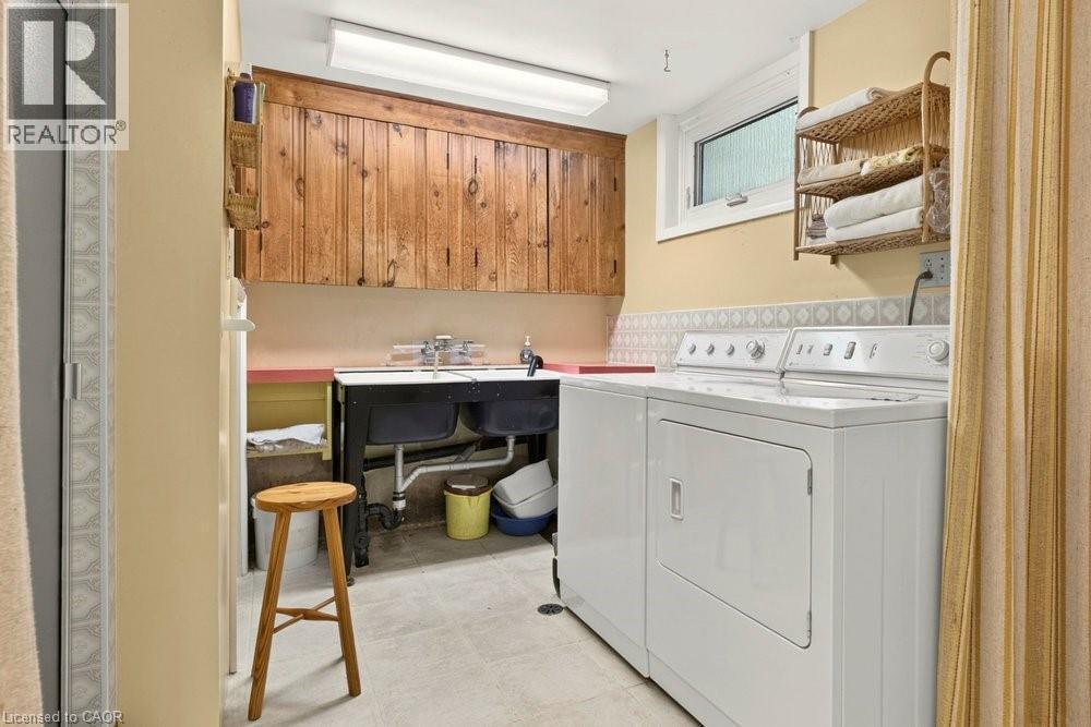803 Montgomery Drive, Ancaster, ON - Indoor Photo Showing Laundry Room