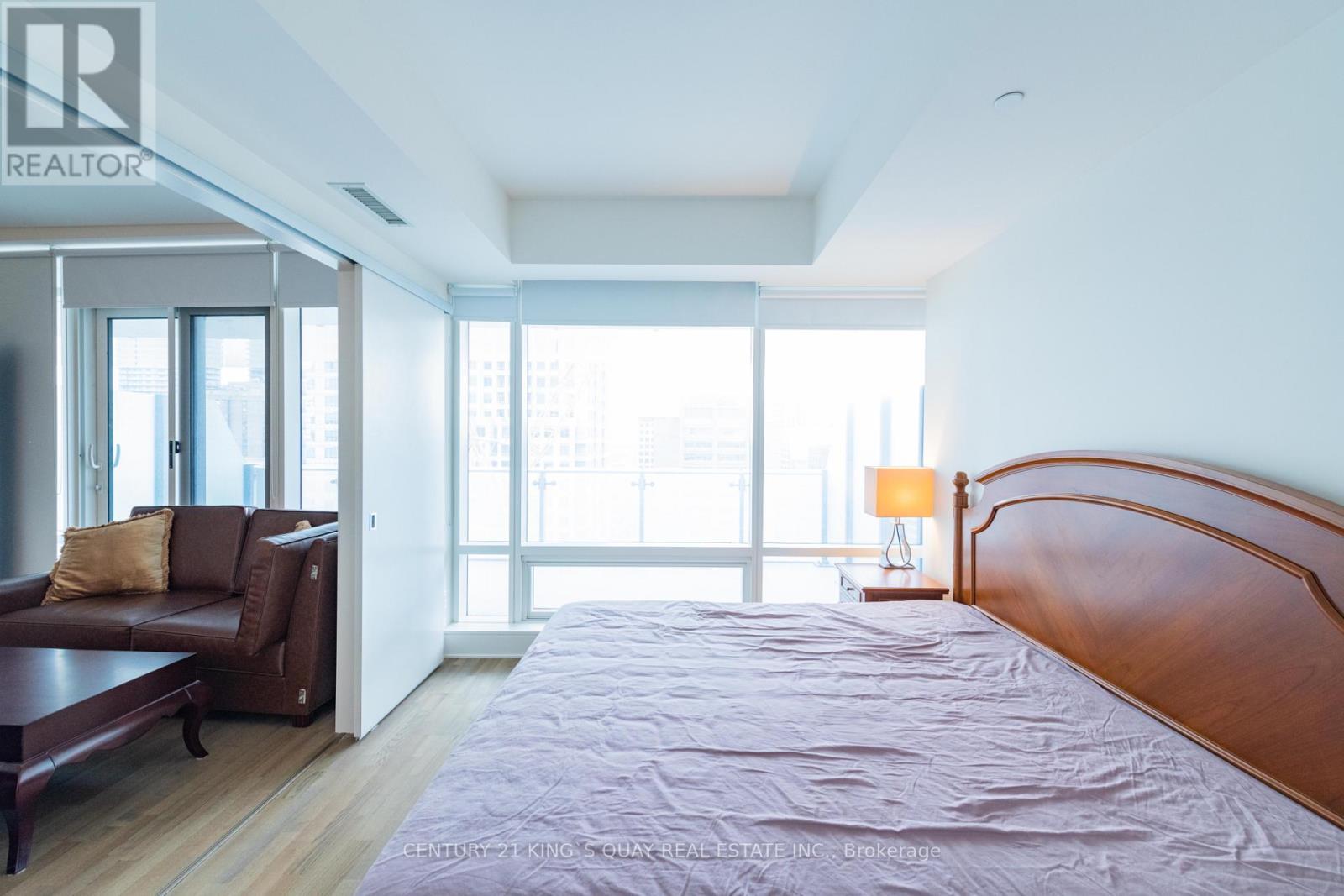 1708 - 1 Bloor Street E, Toronto, ON