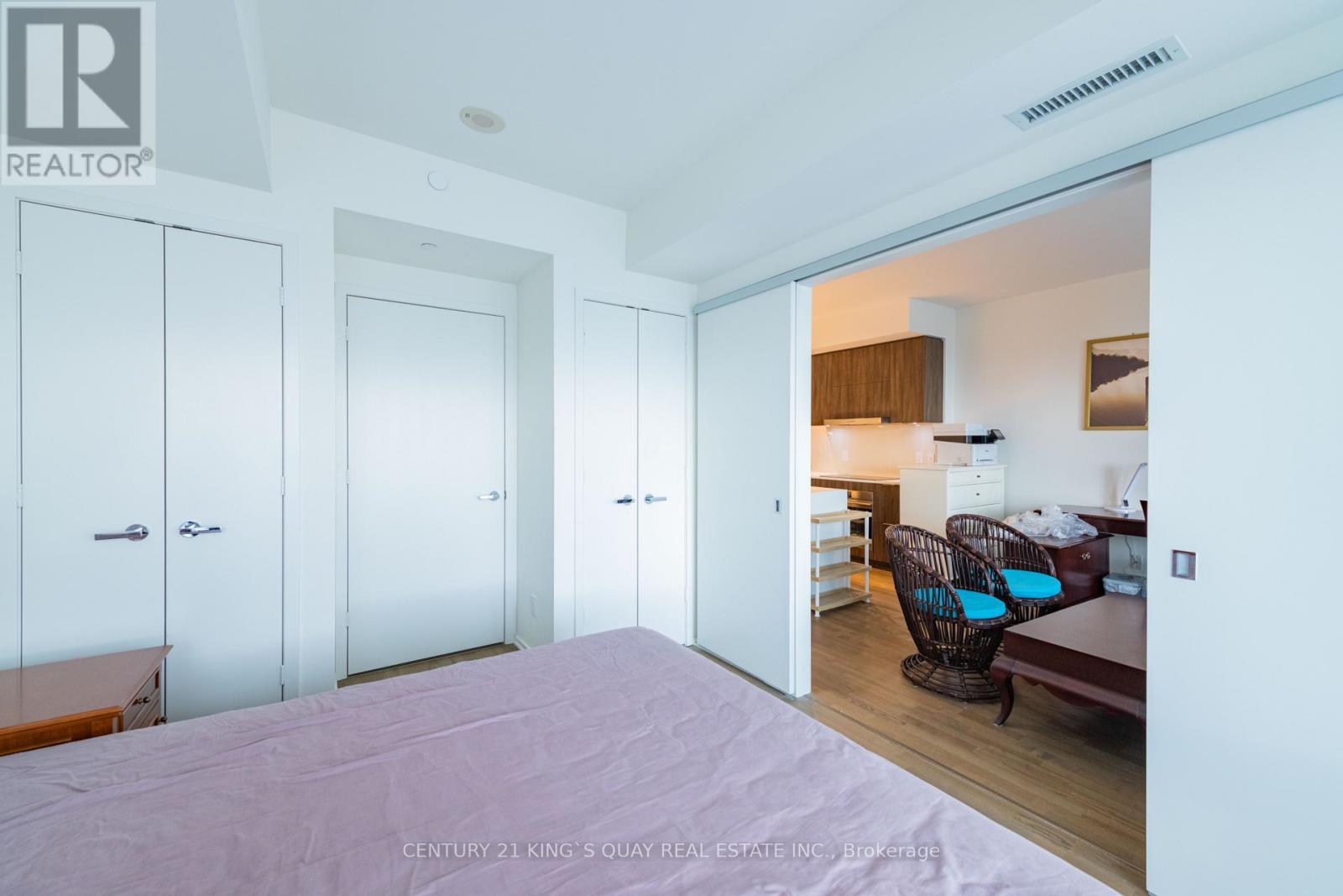 1708 - 1 Bloor Street E, Toronto, ON