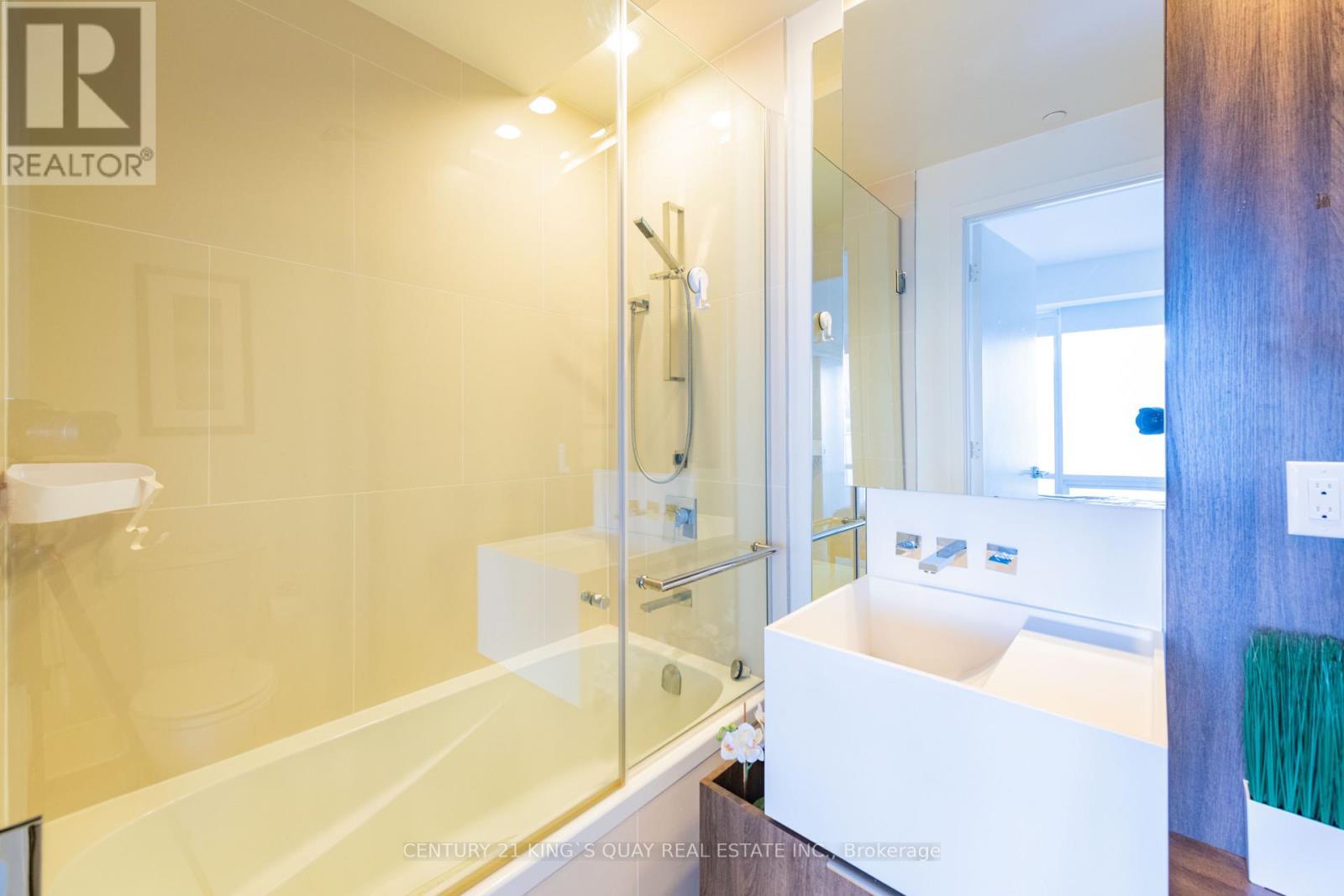 1708 - 1 Bloor Street E, Toronto, ON