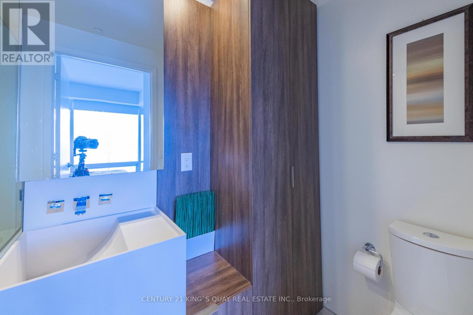 1708 - 1 Bloor Street E, Toronto, ON