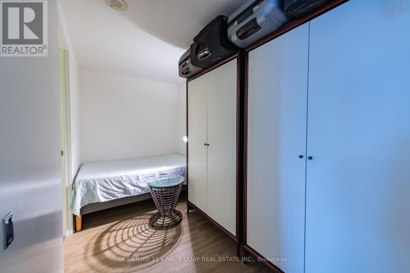 1708 - 1 Bloor Street E, Toronto, ON