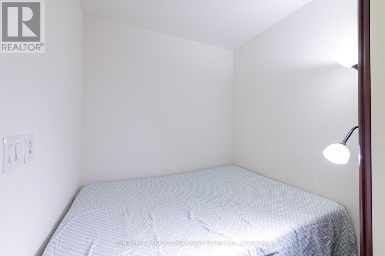 1708 - 1 Bloor Street E, Toronto, ON