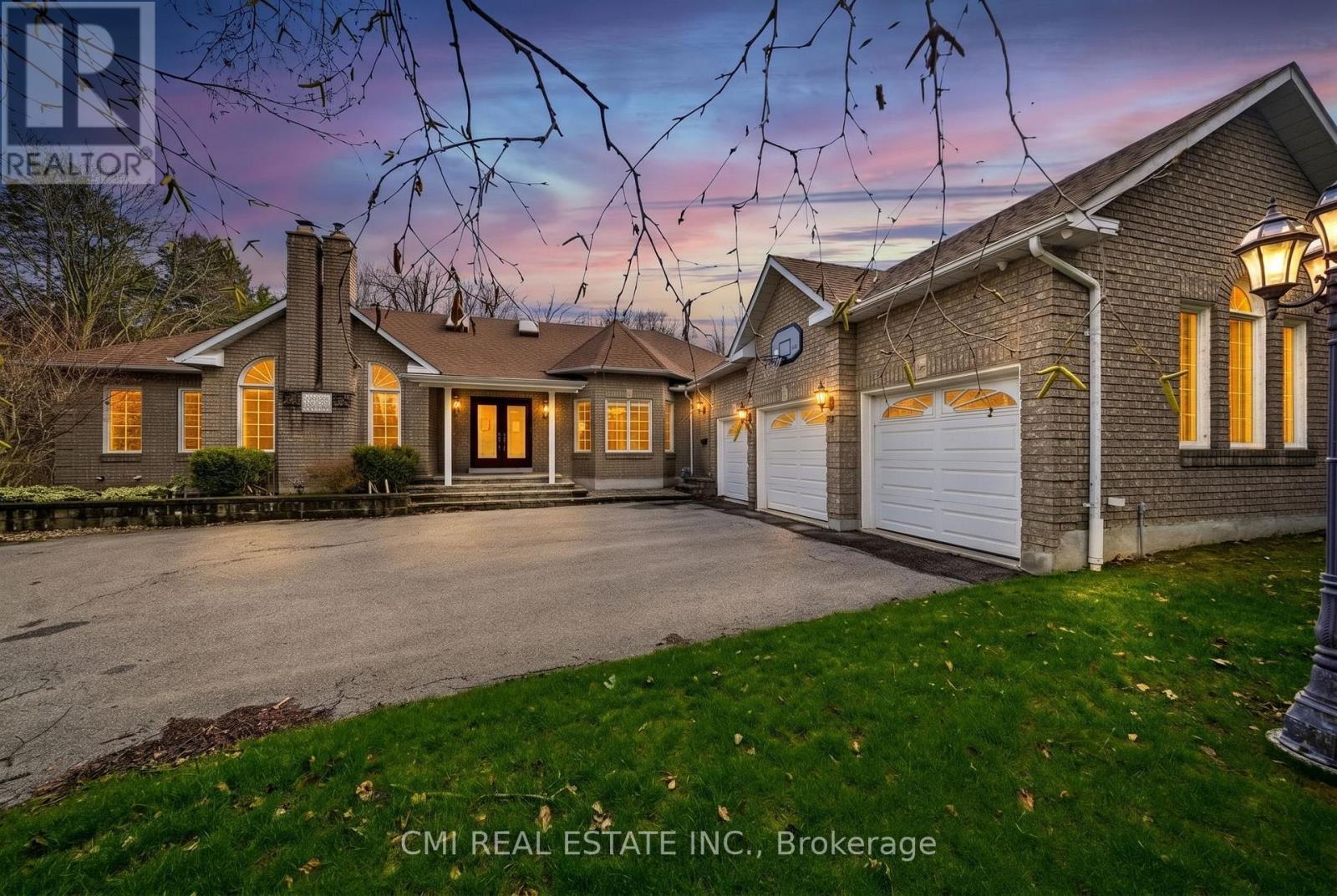 15 Treegrove Circle, Aurora, ON