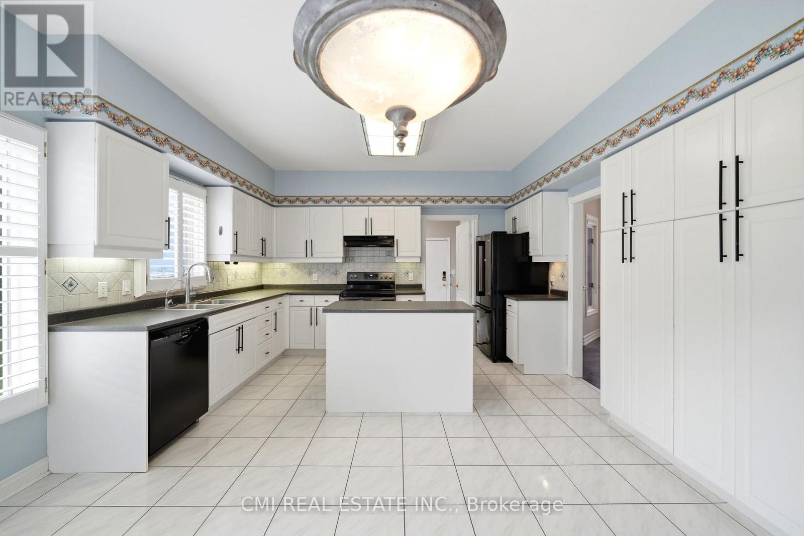 15 Treegrove Circle, Aurora, ON