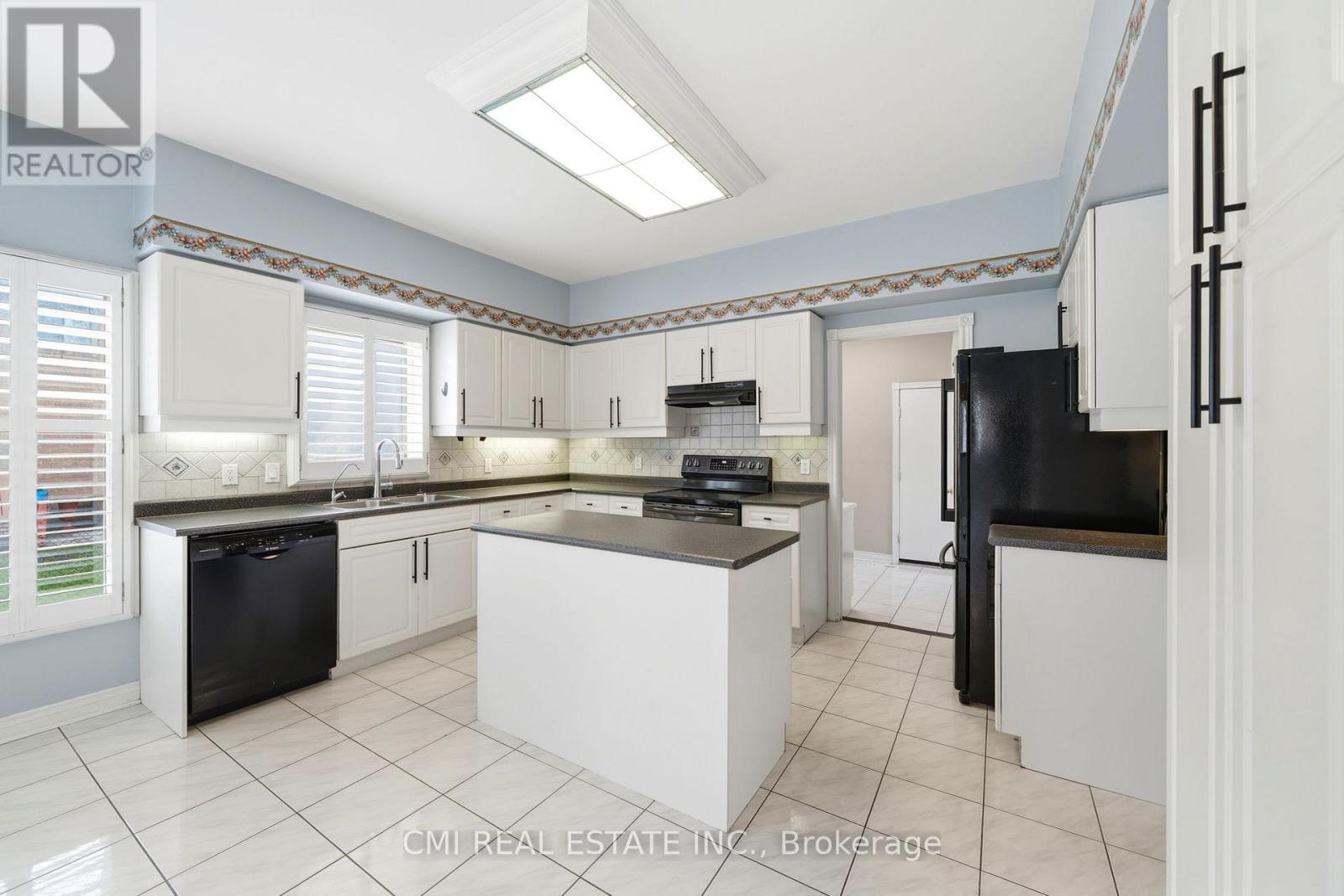15 Treegrove Circle, Aurora, ON