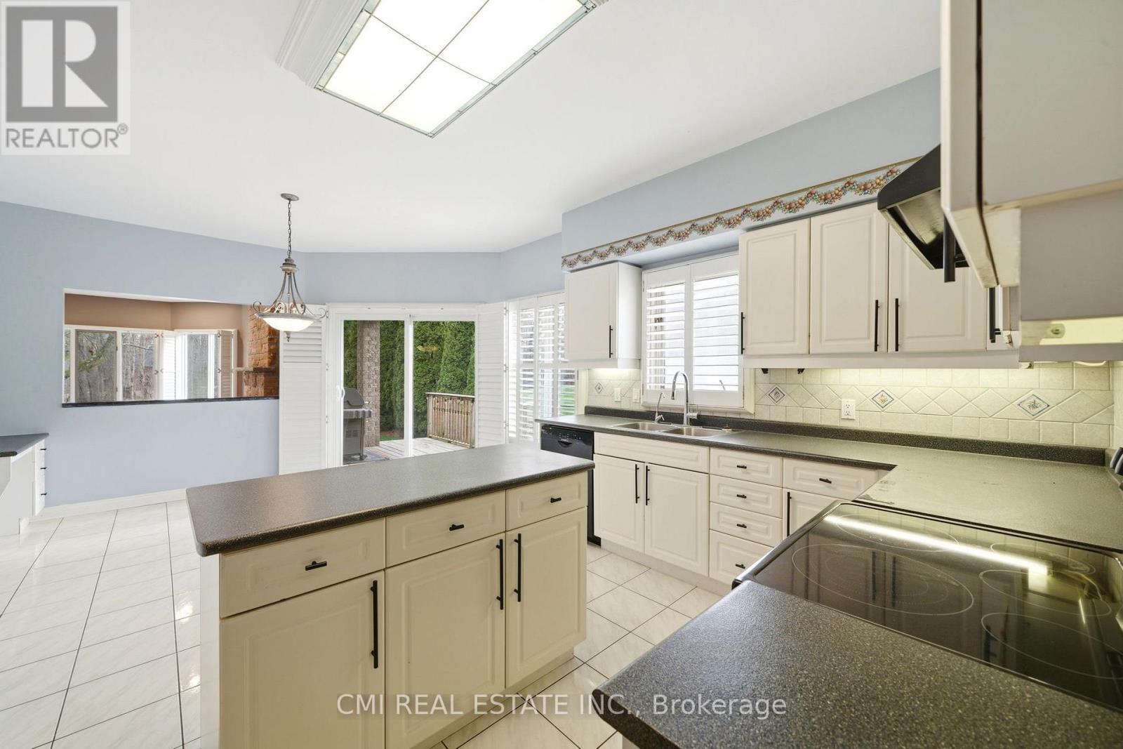15 Treegrove Circle, Aurora, ON