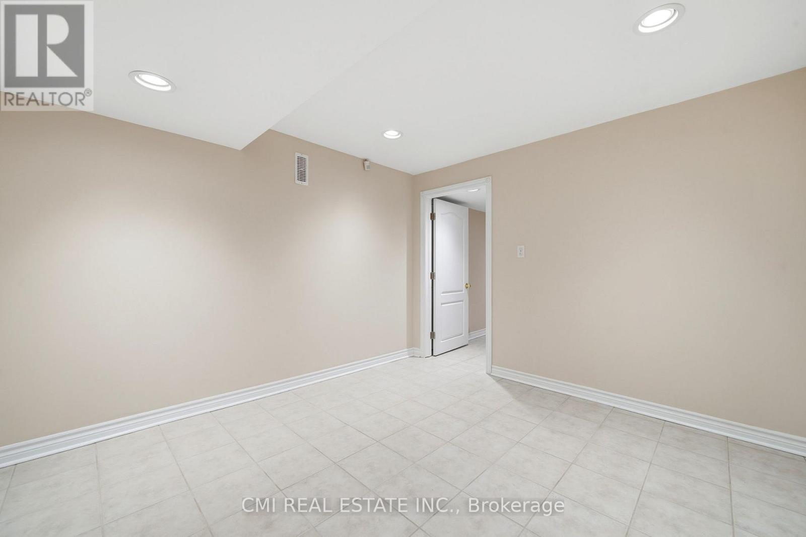 15 Treegrove Circle, Aurora, ON
