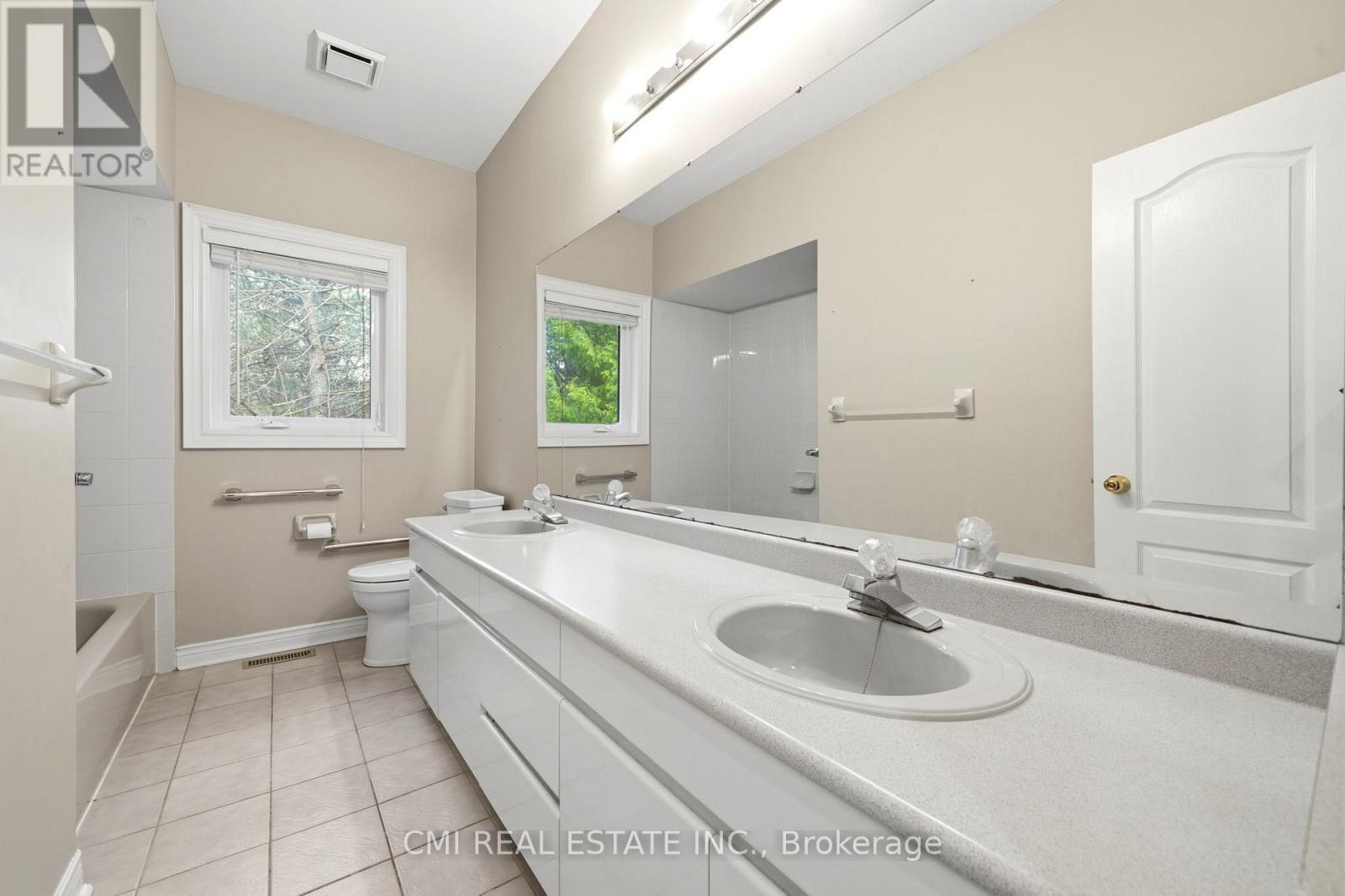 15 Treegrove Circle, Aurora, ON