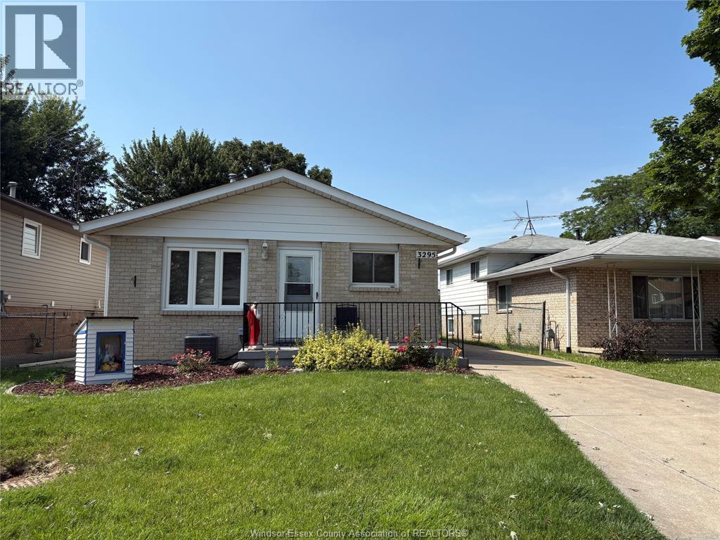 3295 Aurora, Windsor, ON