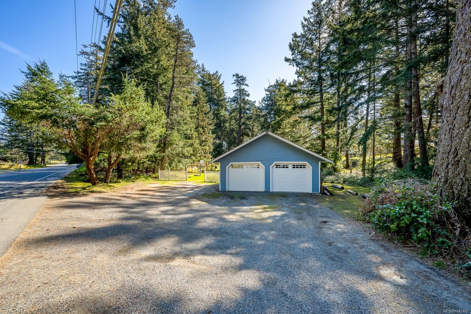 745 Lazo Rd, Comox, BC