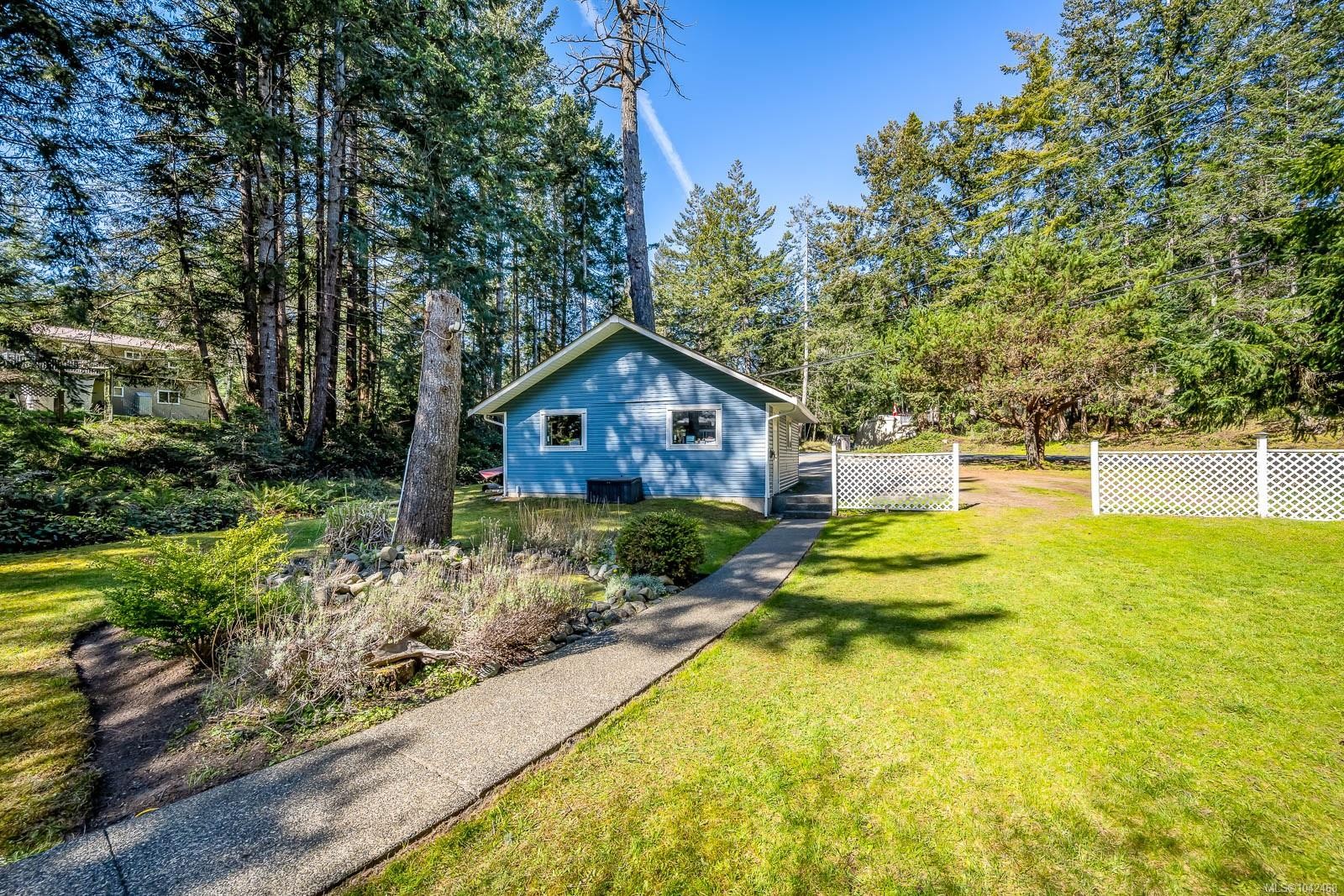 745 Lazo Rd, Comox, BC