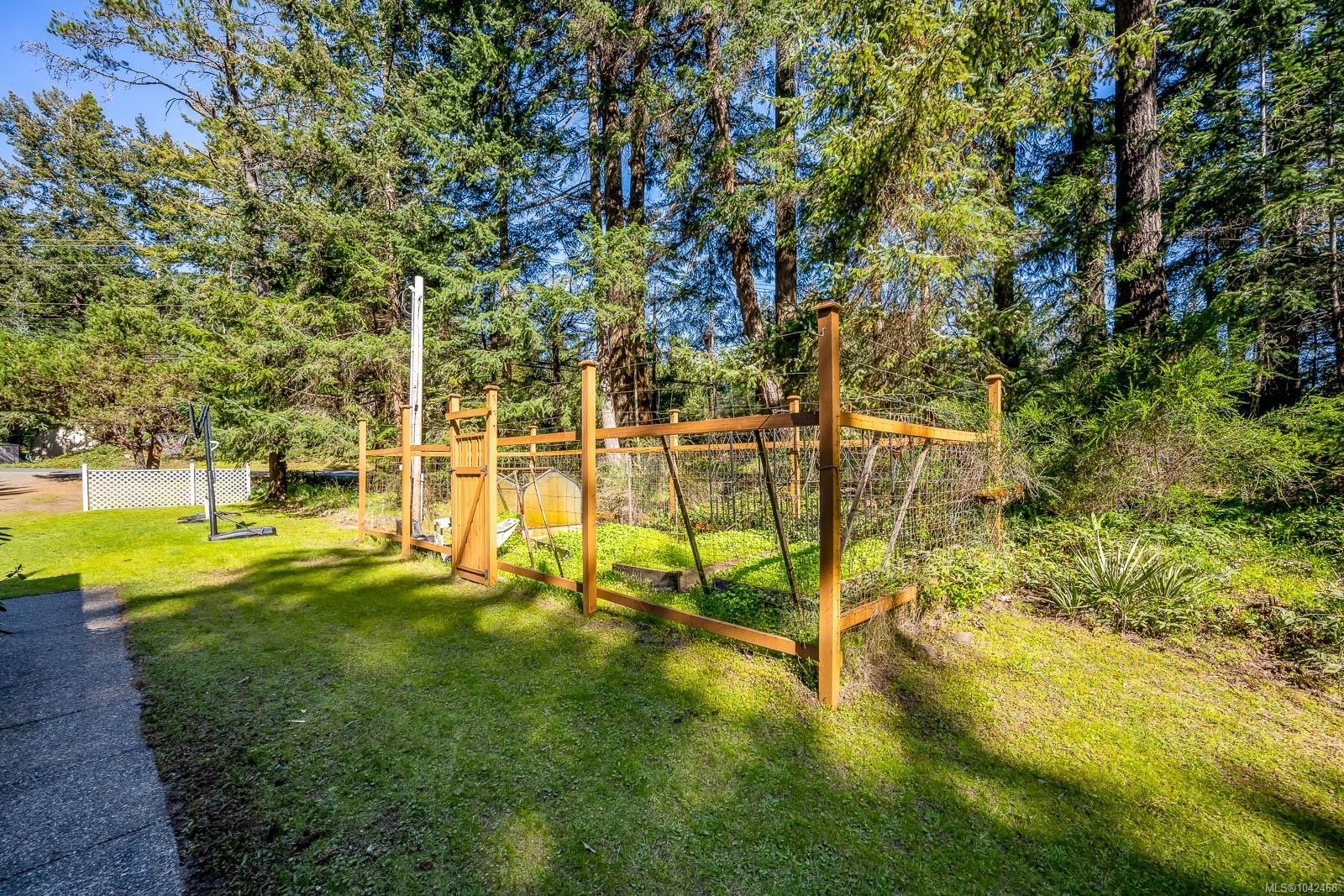 745 Lazo Rd, Comox, BC