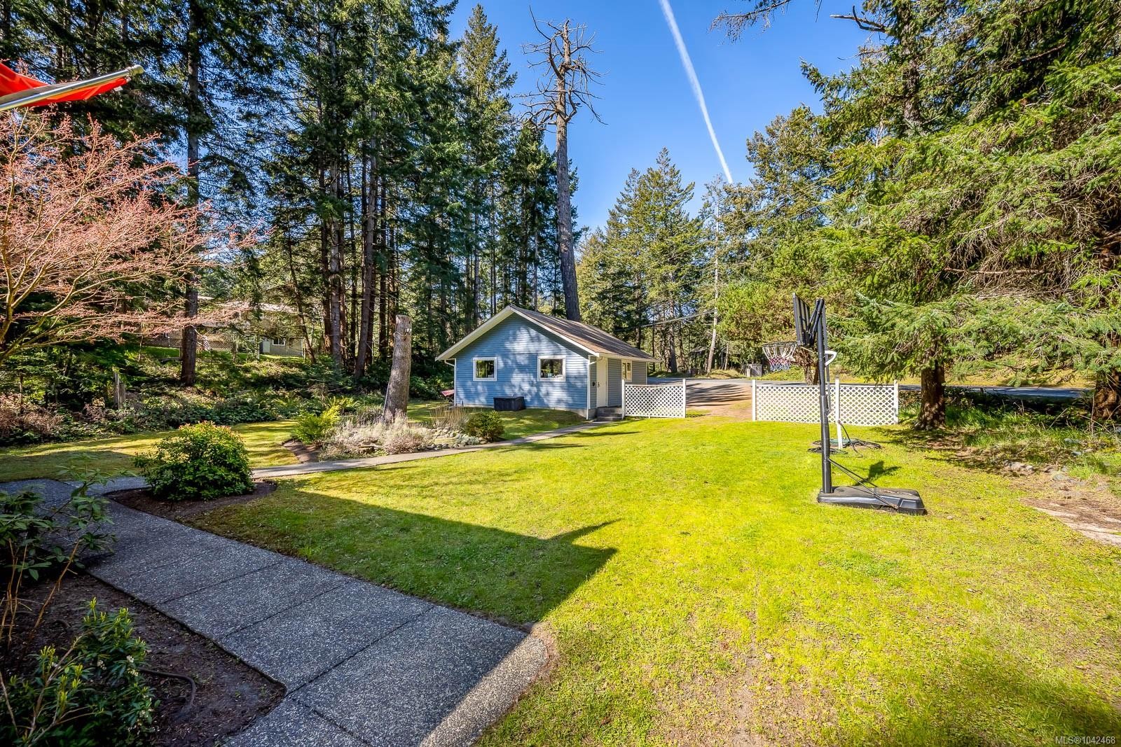 745 Lazo Rd, Comox, BC