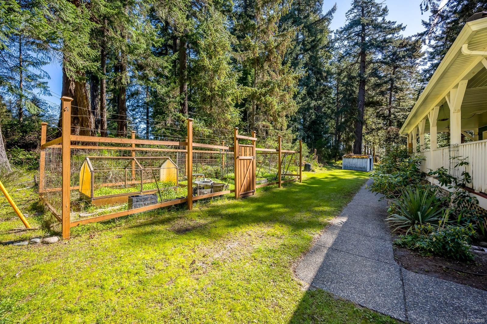 745 Lazo Rd, Comox, BC