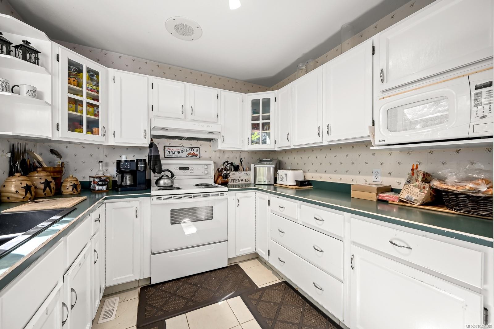 745 Lazo Rd, Comox, BC