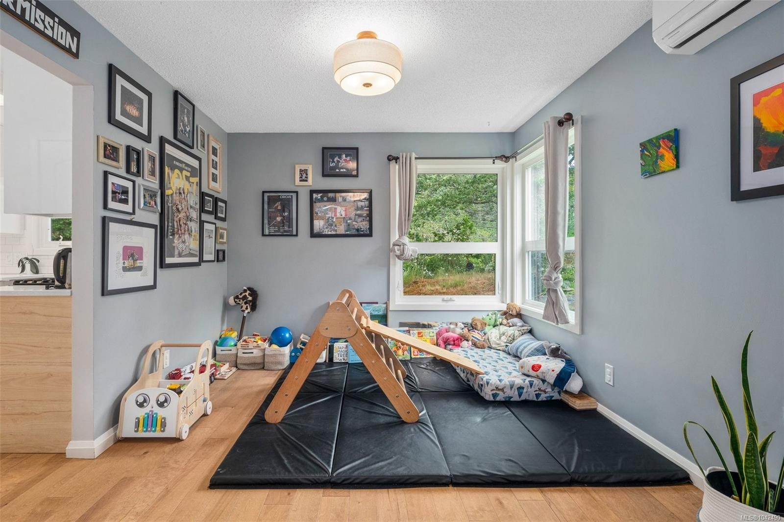335 Damon Dr, View Royal, BC