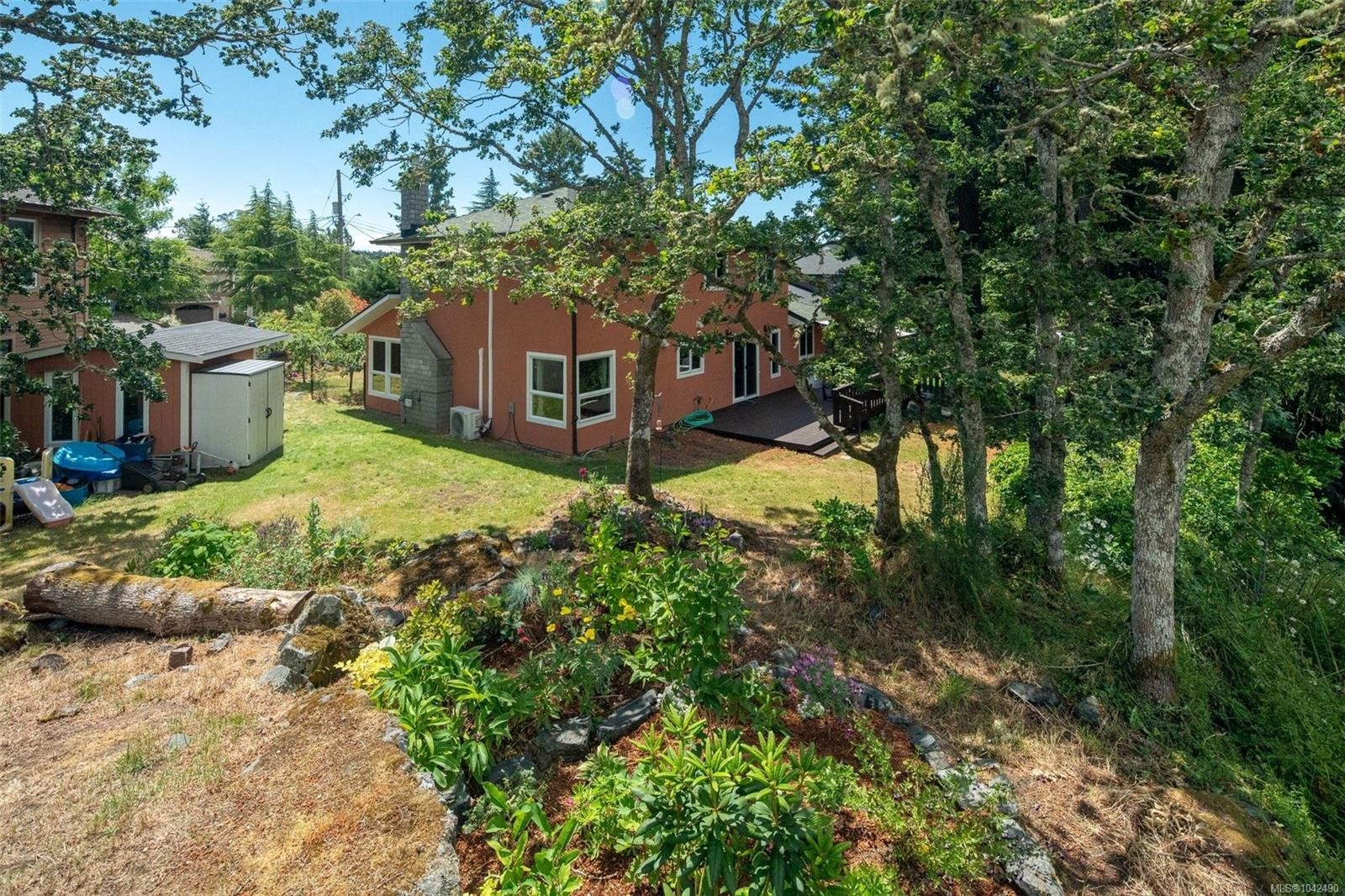 335 Damon Dr, View Royal, BC