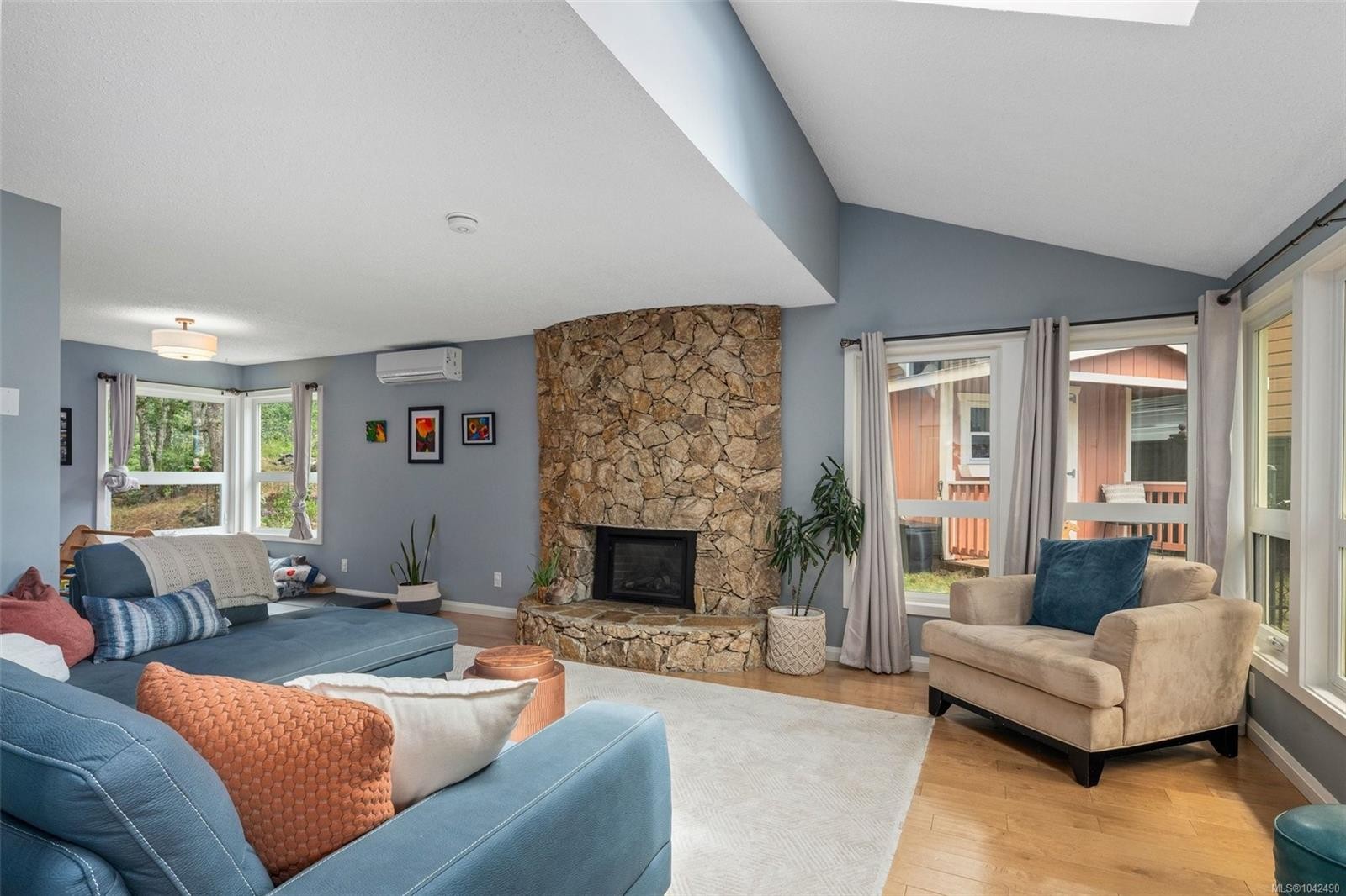 335 Damon Dr, View Royal, BC