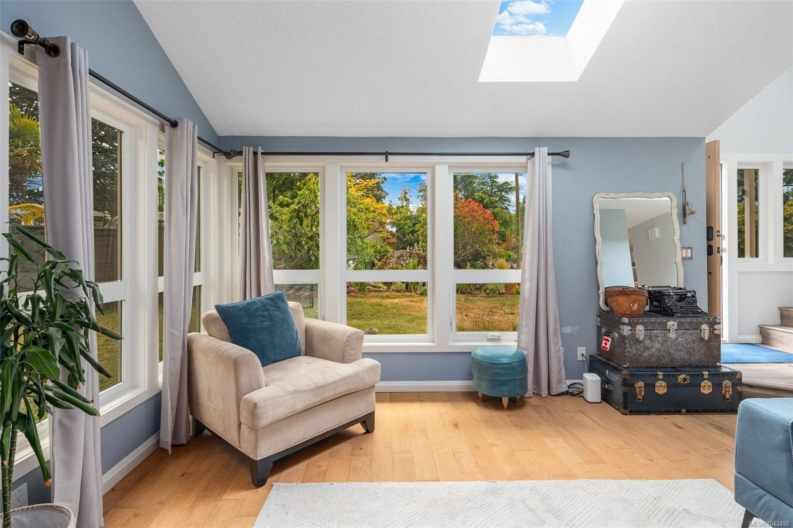 335 Damon Dr, View Royal, BC