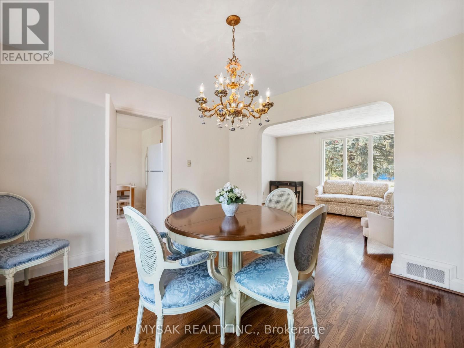 21 Oak Hampton Boulevard, Toronto, ON