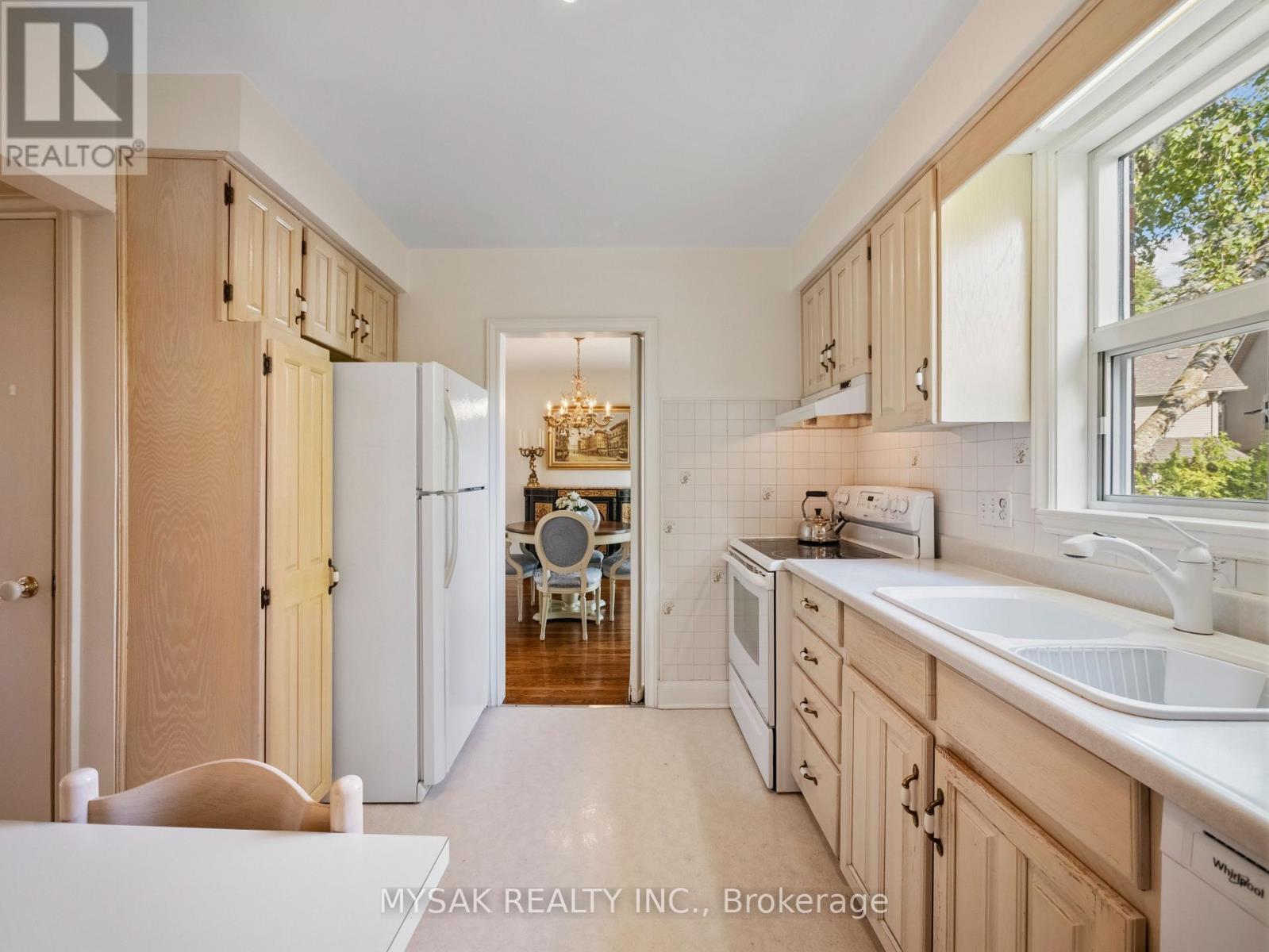 21 Oak Hampton Boulevard, Toronto, ON