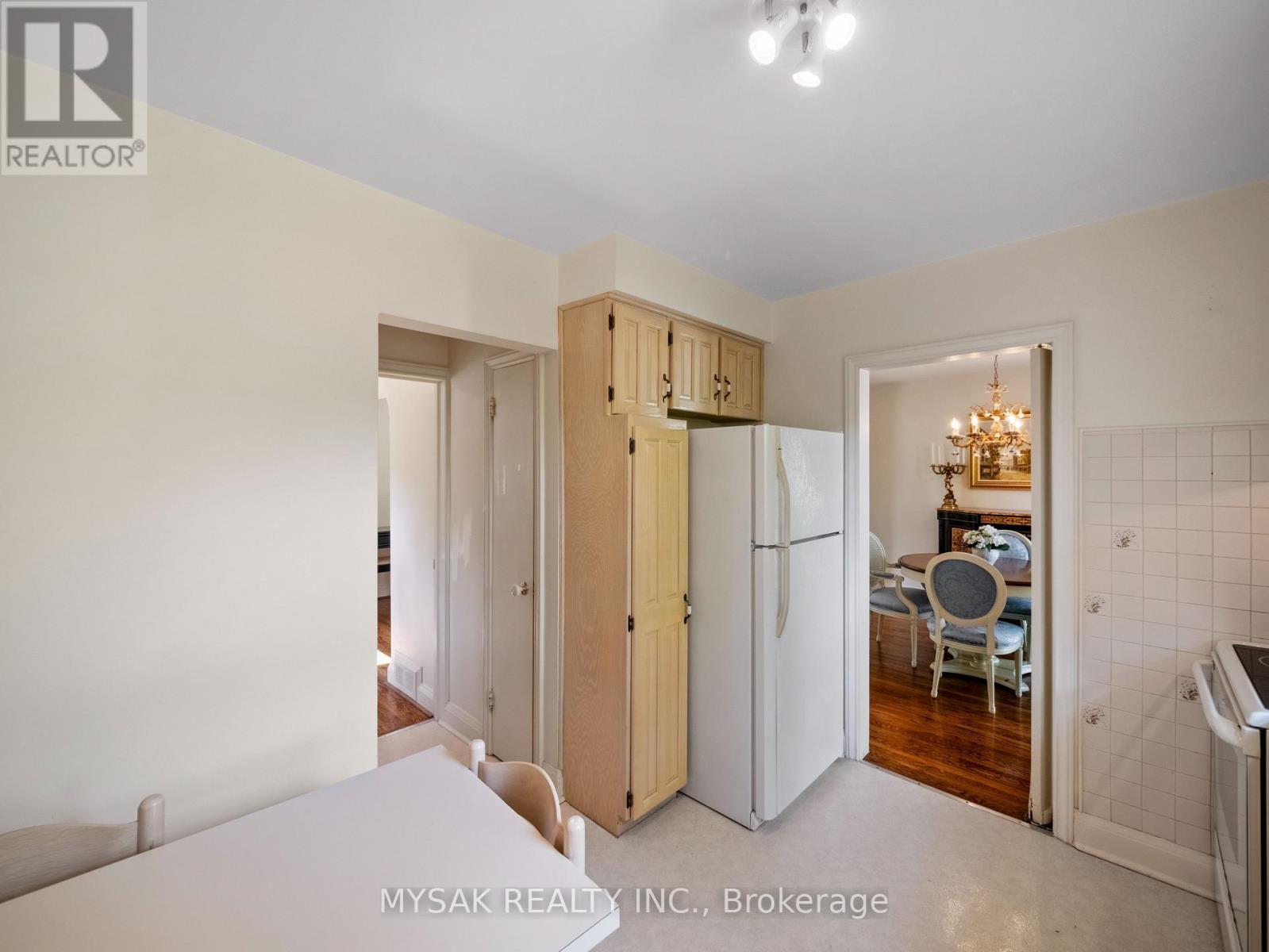 21 Oak Hampton Boulevard, Toronto, ON