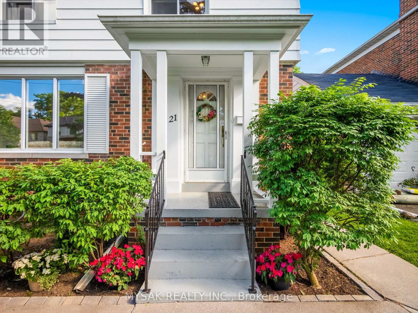 21 Oak Hampton Boulevard, Toronto, ON